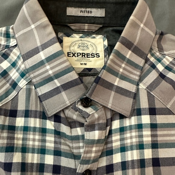 Express button up - Picture 2 of 8